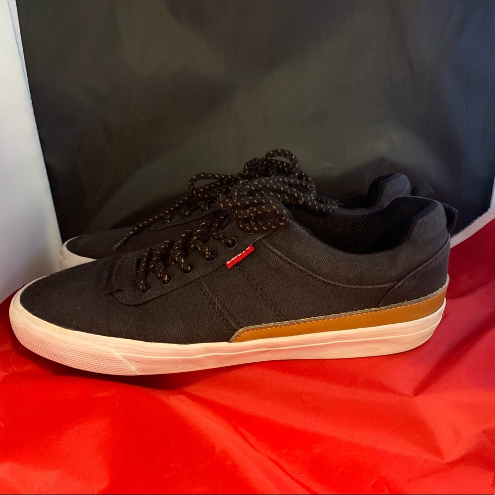 Levi’s Canvas Sneakers NWOT Sz 8